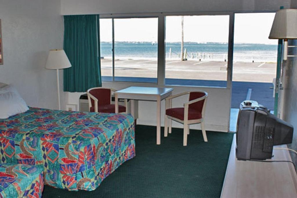 Buccaneer Beach Motel Panama City Room photo